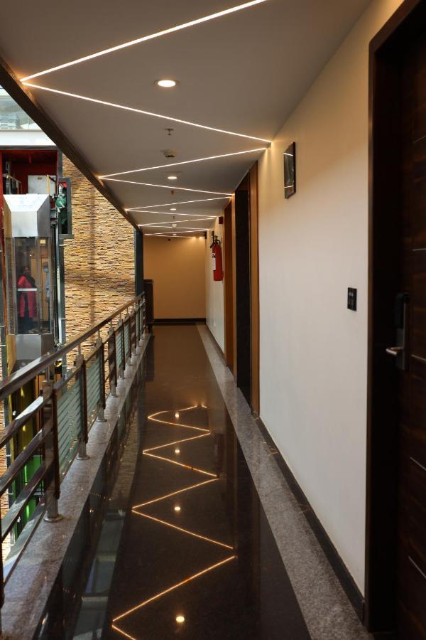 Npg Hotel Bangalore Just 10 Mins Drive From The Kempegowda International Airport Kültér fotó