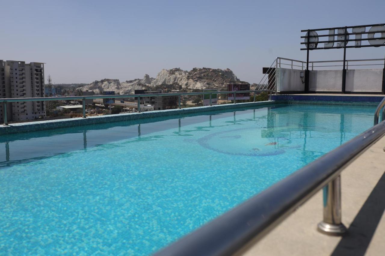 Npg Hotel Bangalore Just 10 Mins Drive From The Kempegowda International Airport Kültér fotó