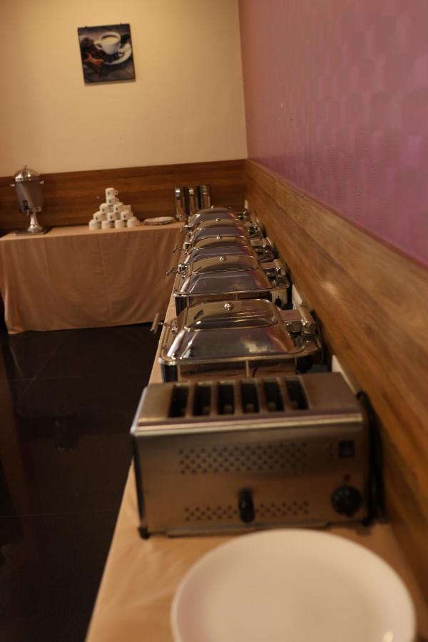 Npg Hotel Bangalore Just 10 Mins Drive From The Kempegowda International Airport Kültér fotó